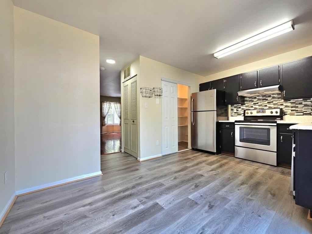 8561 Southlawn Ct - Photo 5 of 24