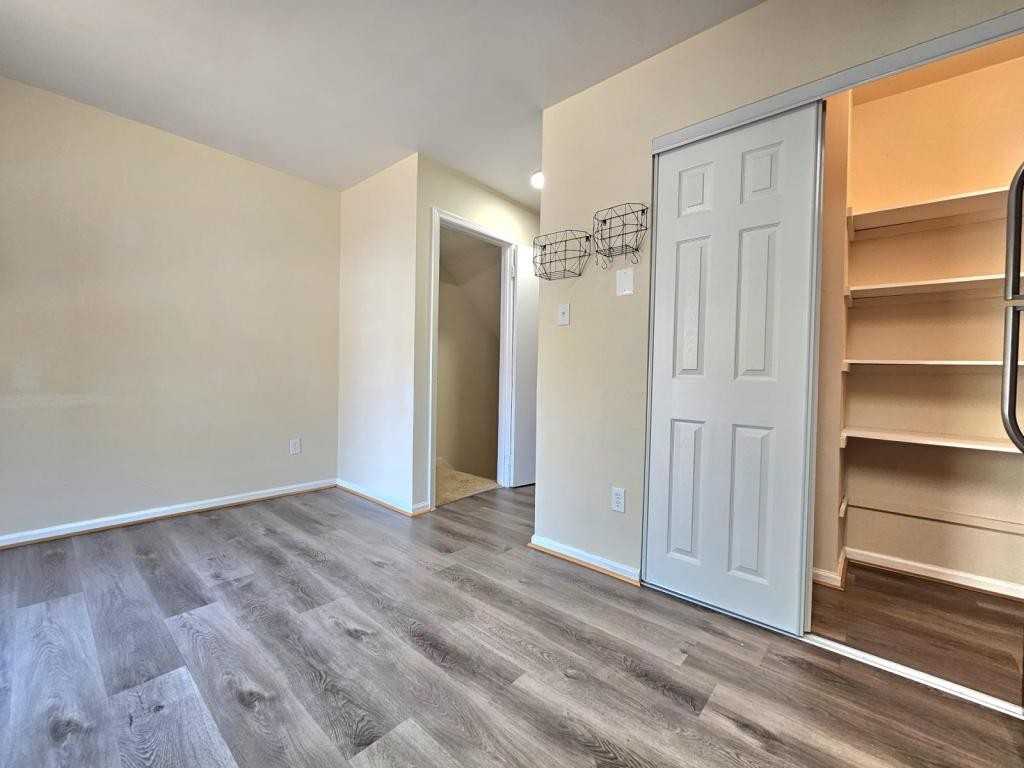 8561 Southlawn Ct - Photo 6 of 24