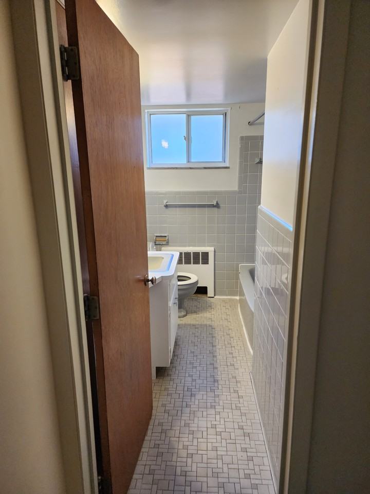 2526 Vera Ave #3 - Photo 3 of 14