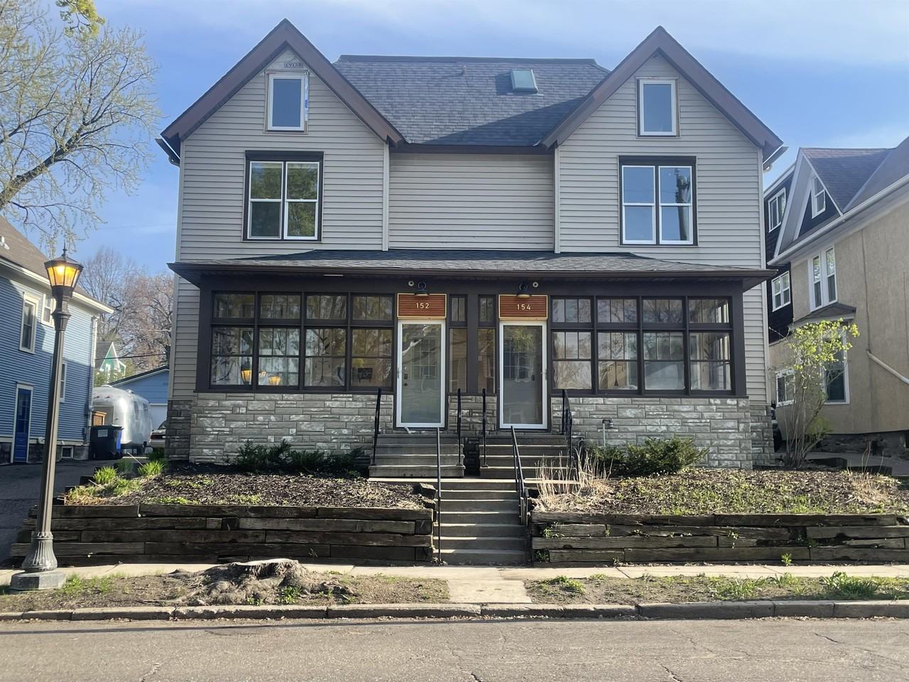 152 Winifred St W
