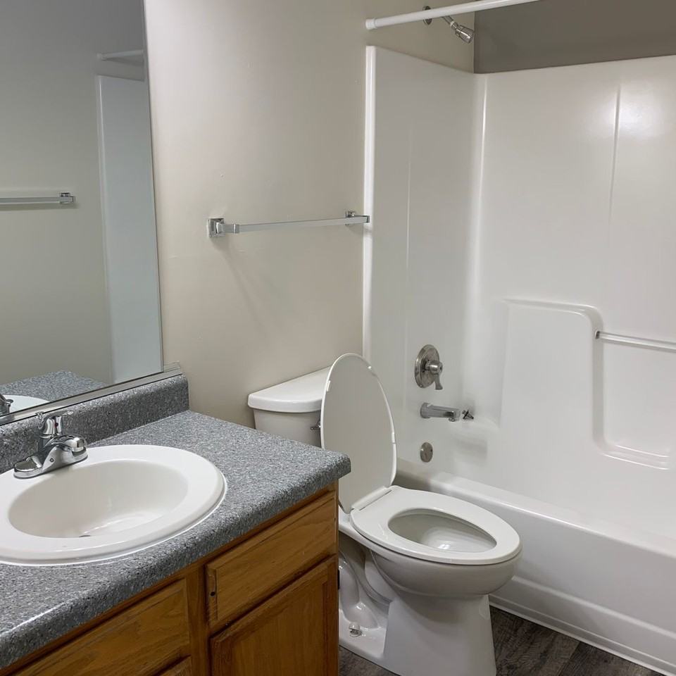 Drake Court Apartments - Photo 5 of 21
