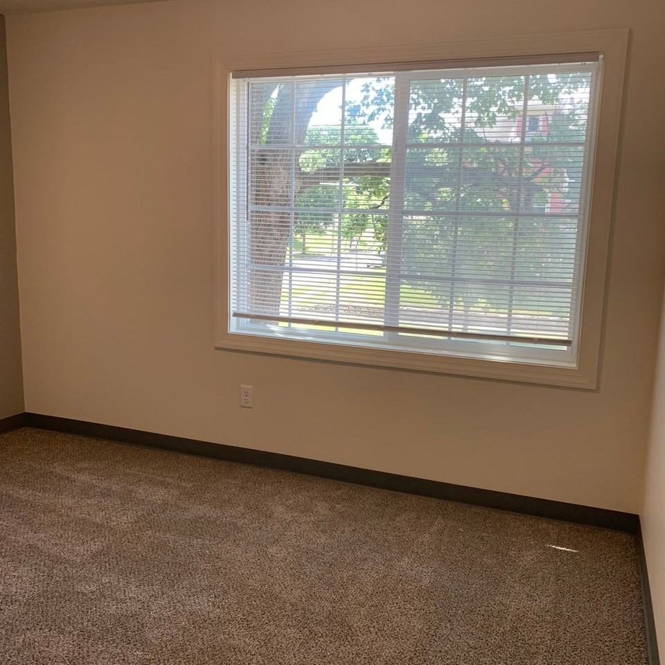 Drake Court Apartments - Photo 6 of 21