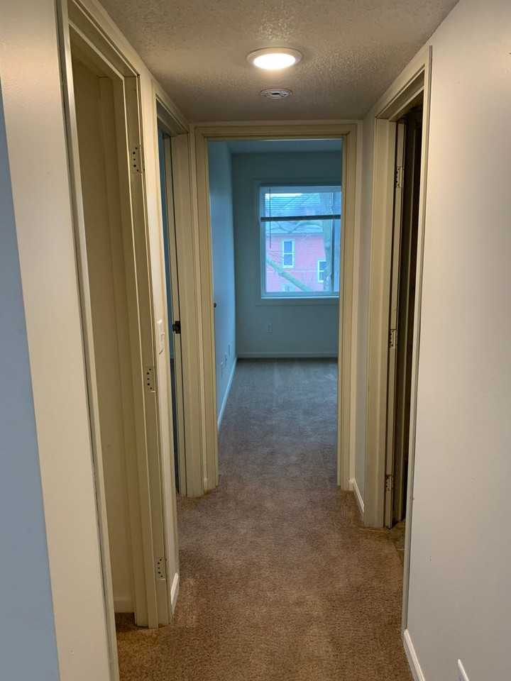 Drake Terrace Apartments - Photo 5 of 20