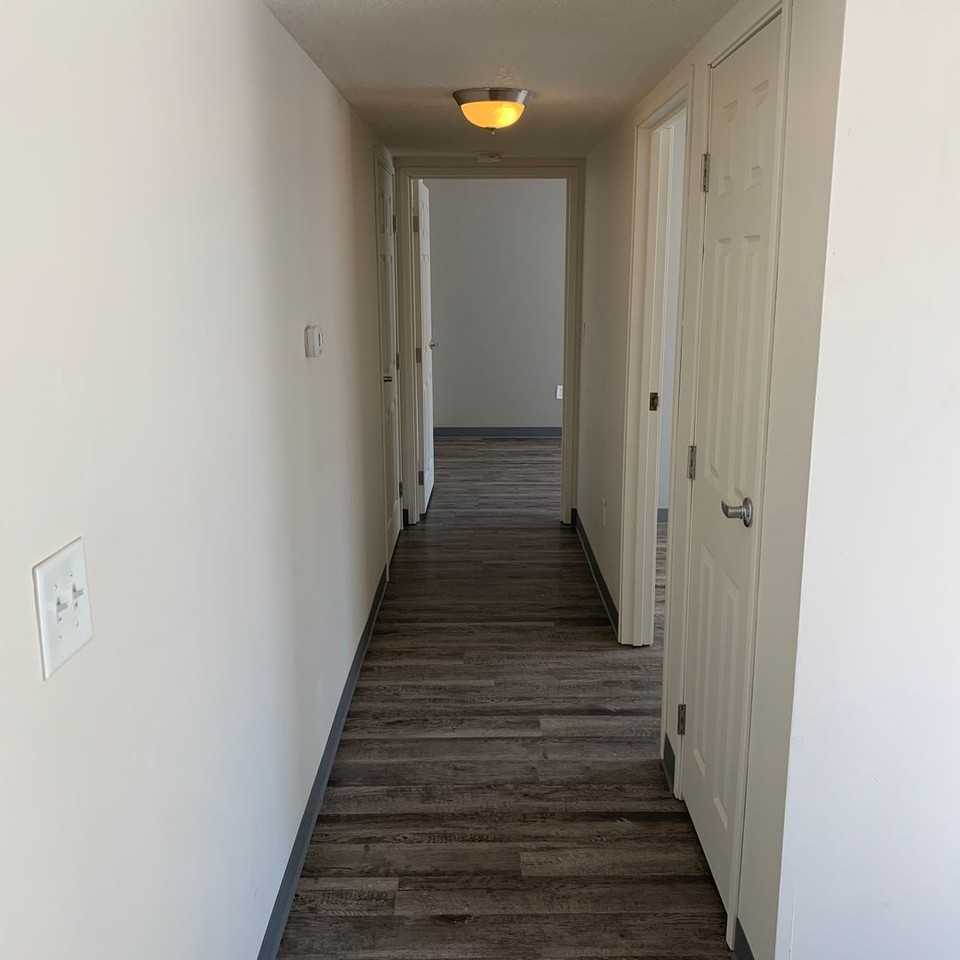 Drake Terrace Apartments - Photo 4 of 22