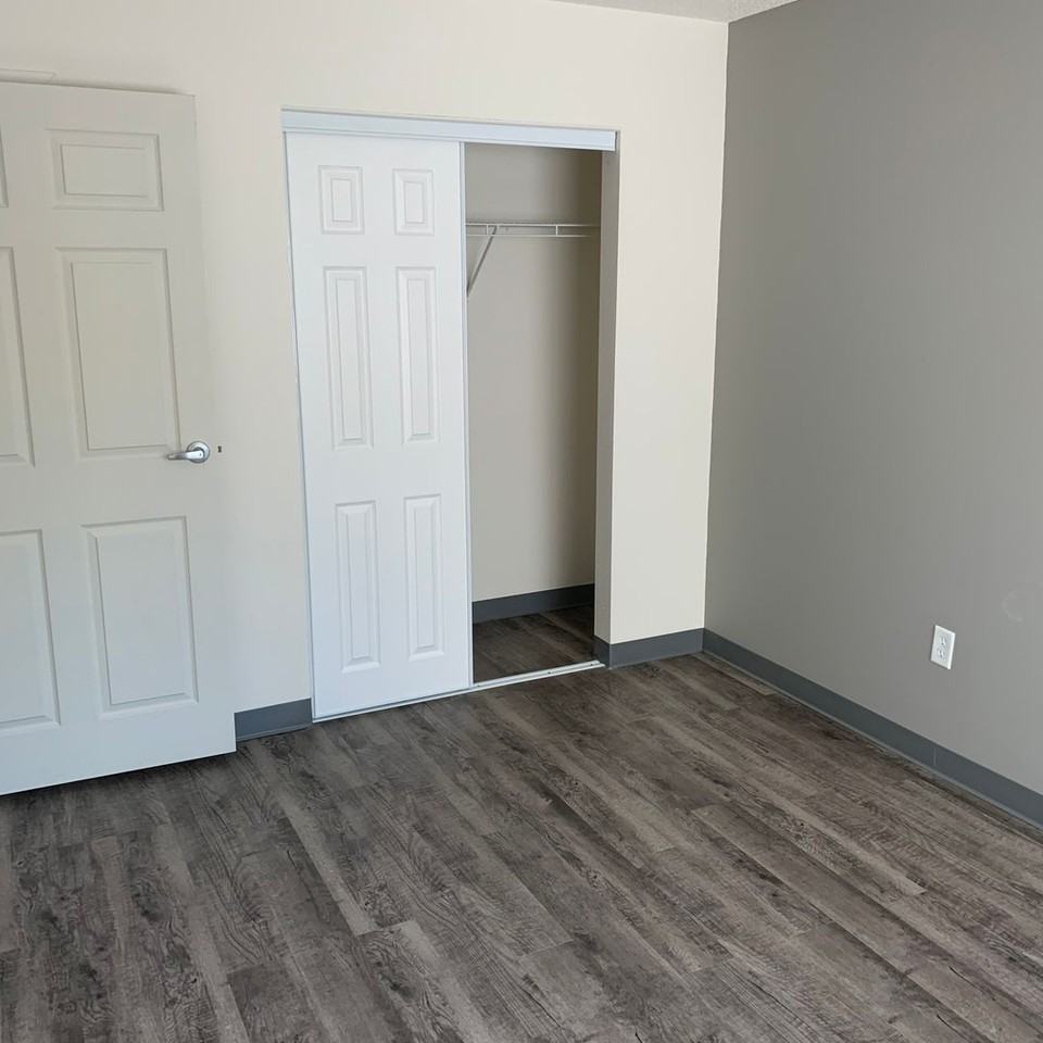 Drake Terrace Apartments - Photo 6 of 22