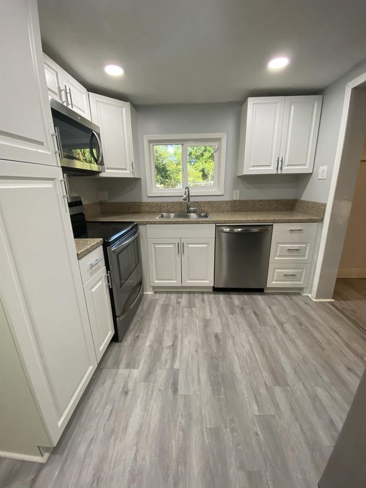 1724 Crawford Ave - Photo 3 of 10