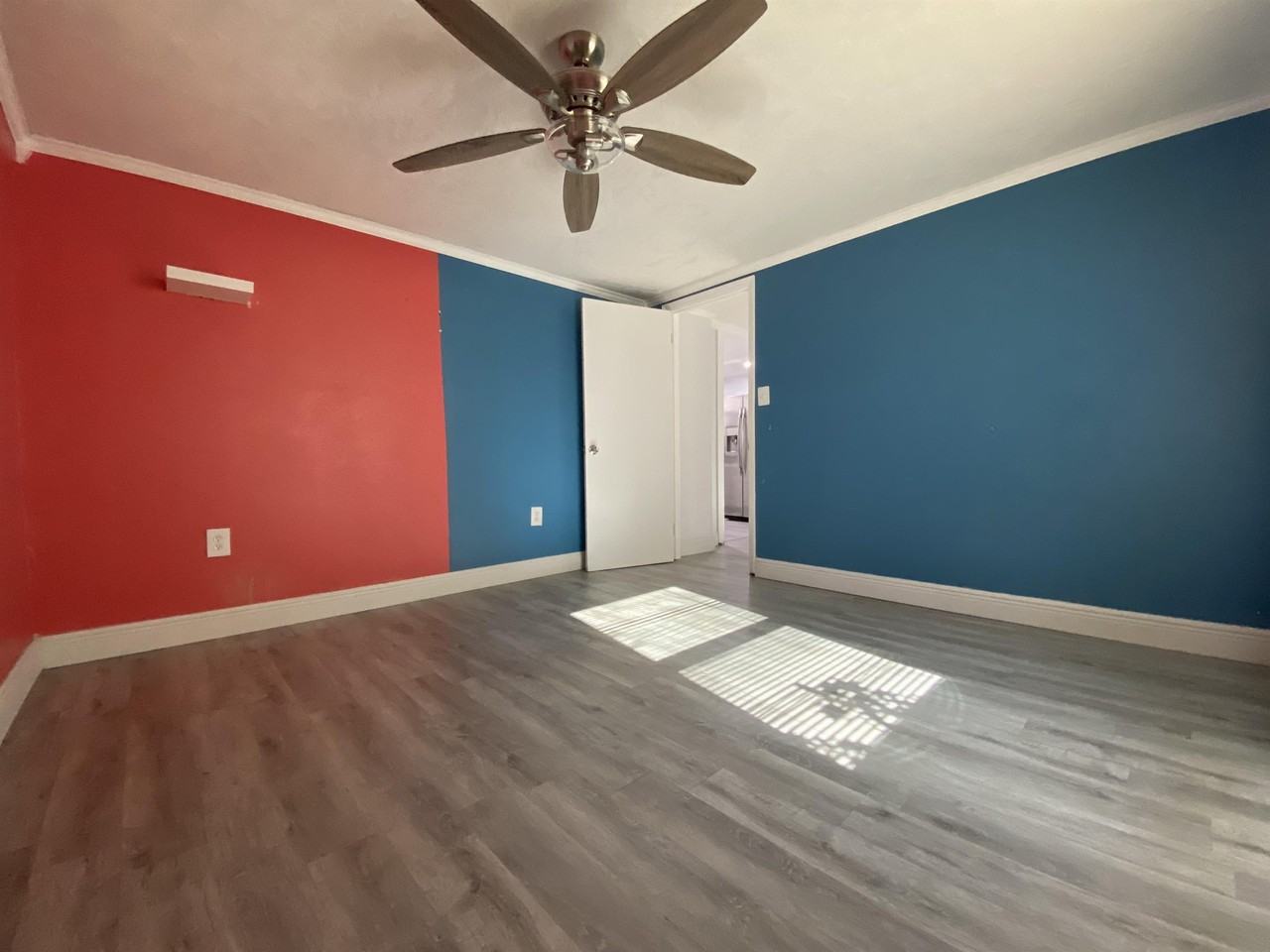 1724 Crawford Ave - Photo 2 of 10