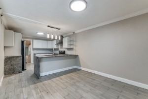 2642 Gladstone Dr #125 - Photo 2 of 3