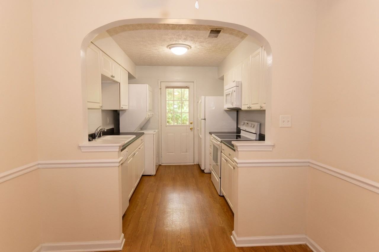 Charming Greenwood Apartments Perfect for Quiet Living - Photo 2 of 8