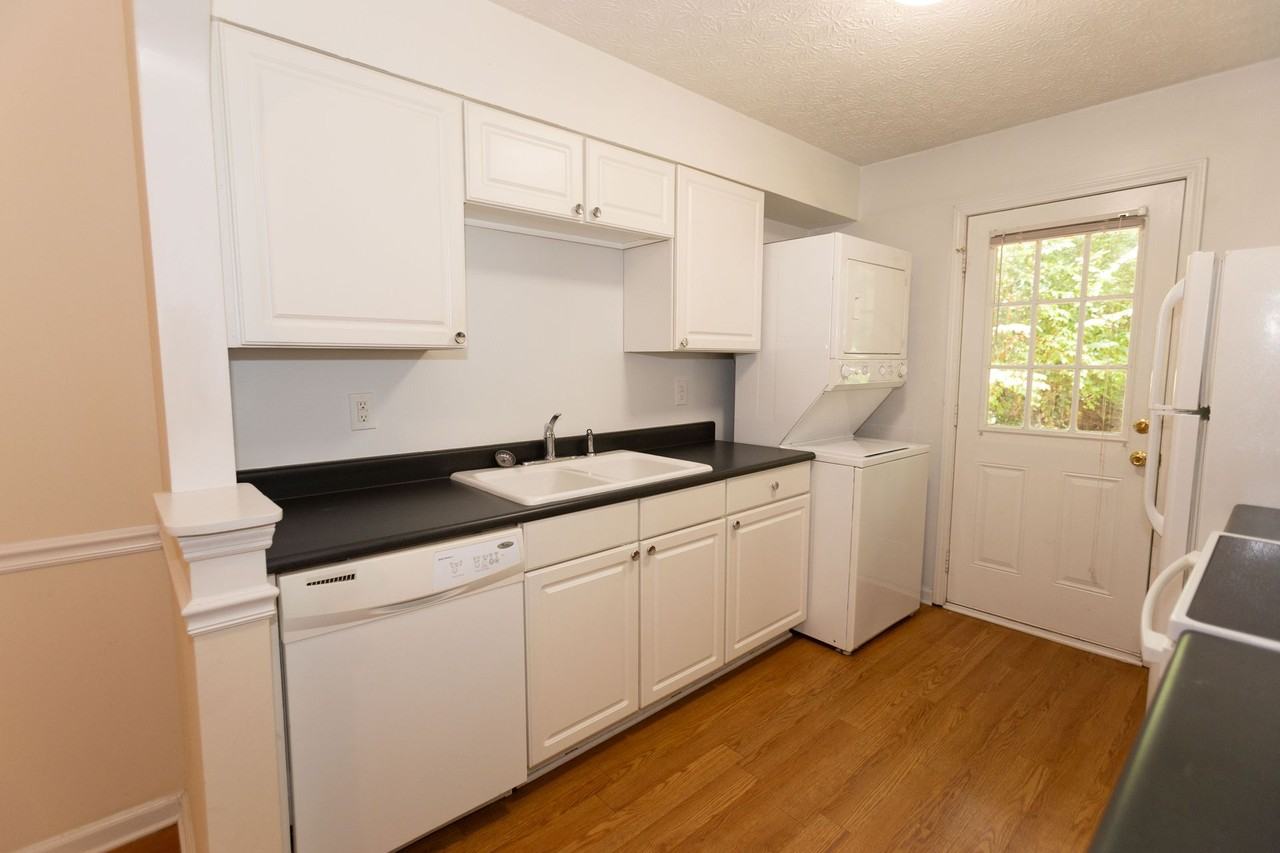 Charming Greenwood Apartments Perfect for Quiet Living - Photo 3 of 8