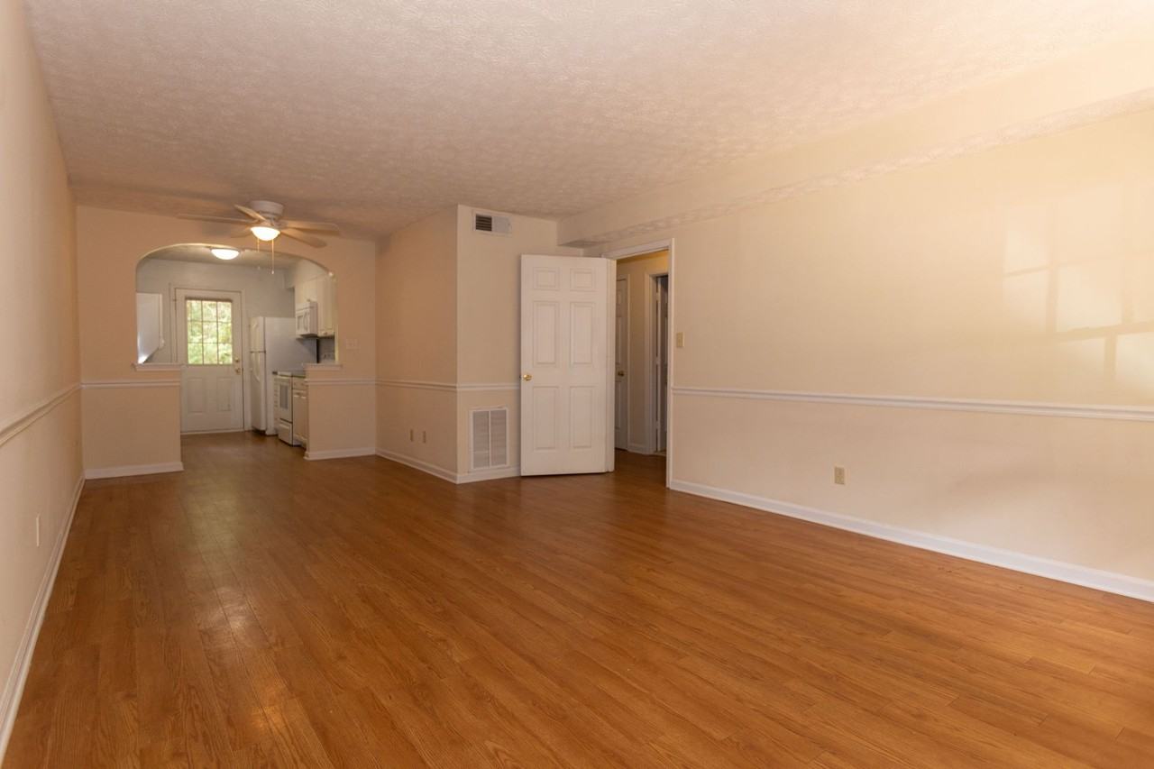 Charming Greenwood Apartments Perfect for Quiet Living - Photo 5 of 8