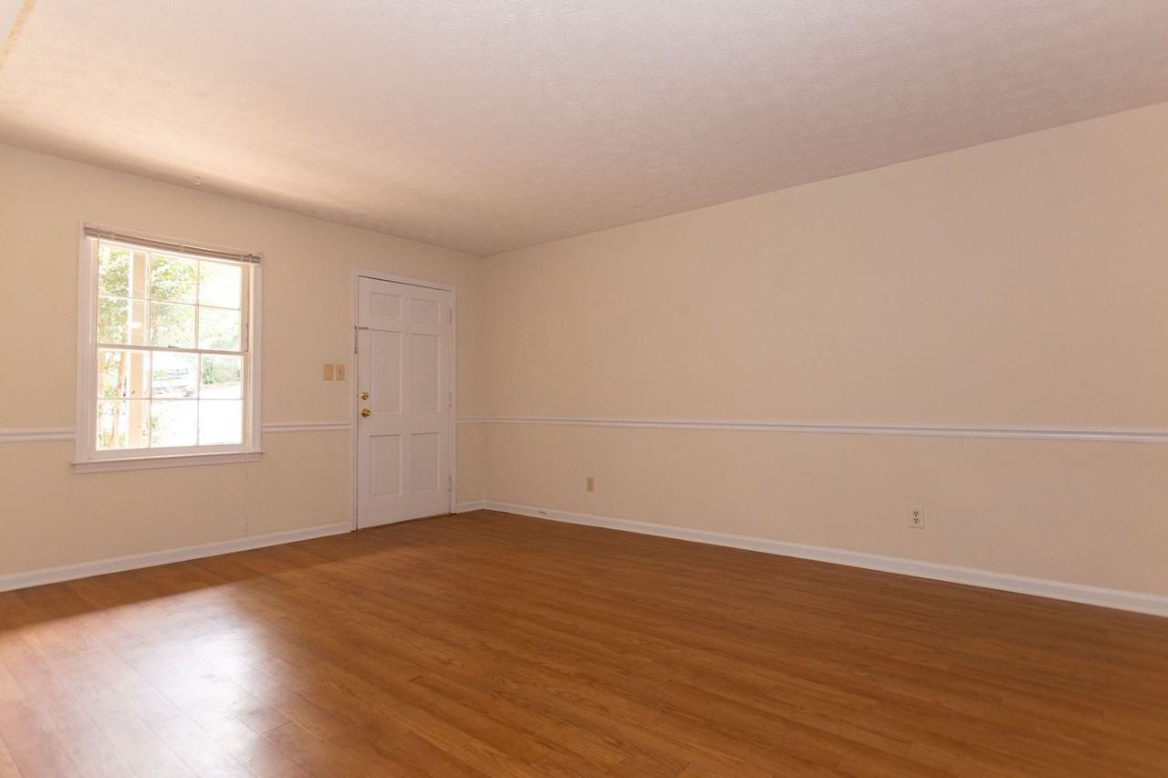 Charming Greenwood Apartments Perfect for Quiet Living - Photo 6 of 8