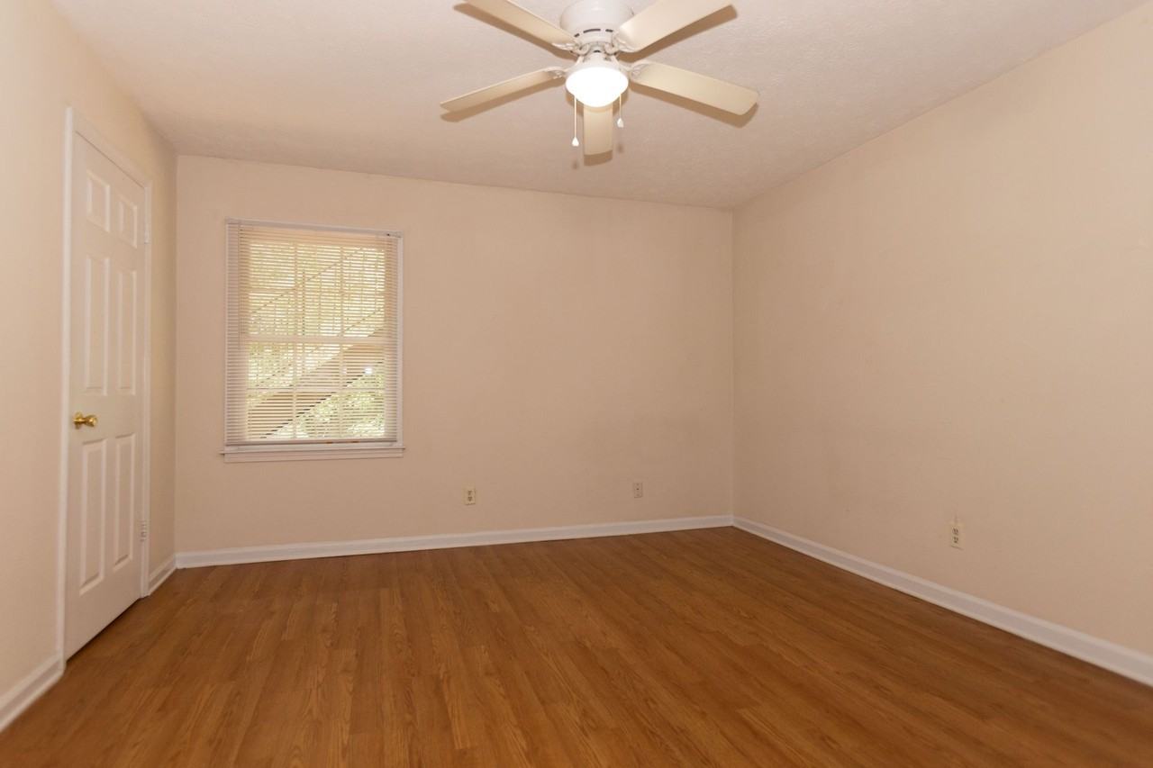 Charming Greenwood Apartments Perfect for Quiet Living - Photo 7 of 8