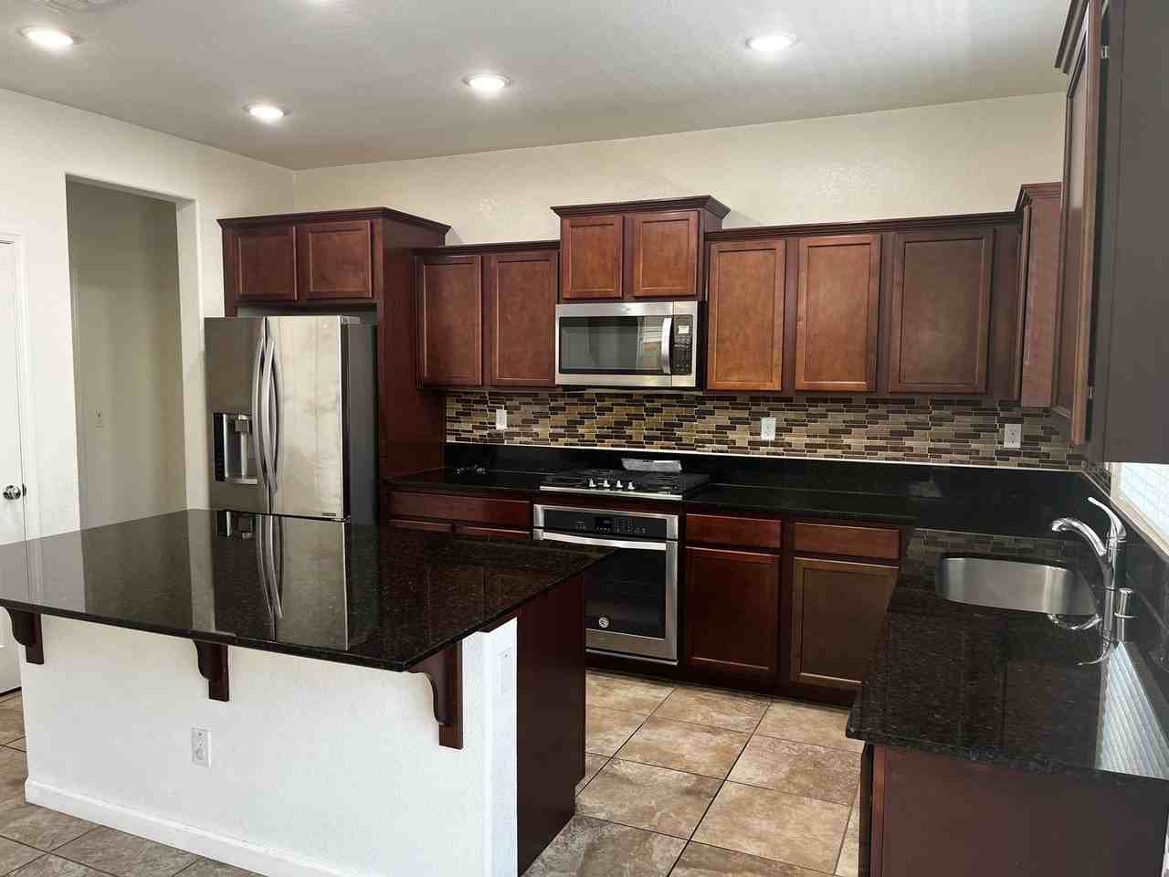 1614 Lion St - Photo 5 of 27