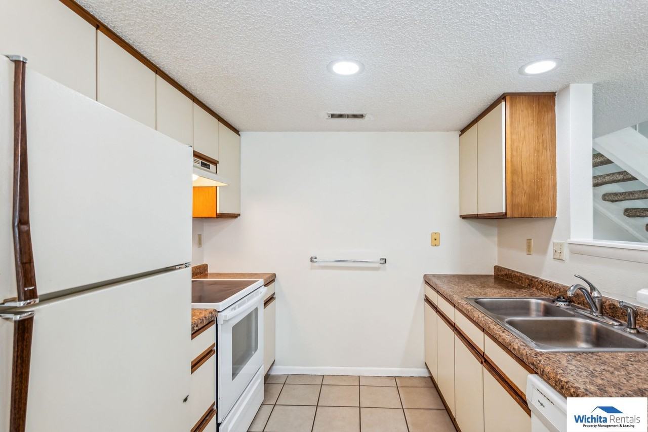 1450 S Webb Rd #320 - Photo 3 of 16