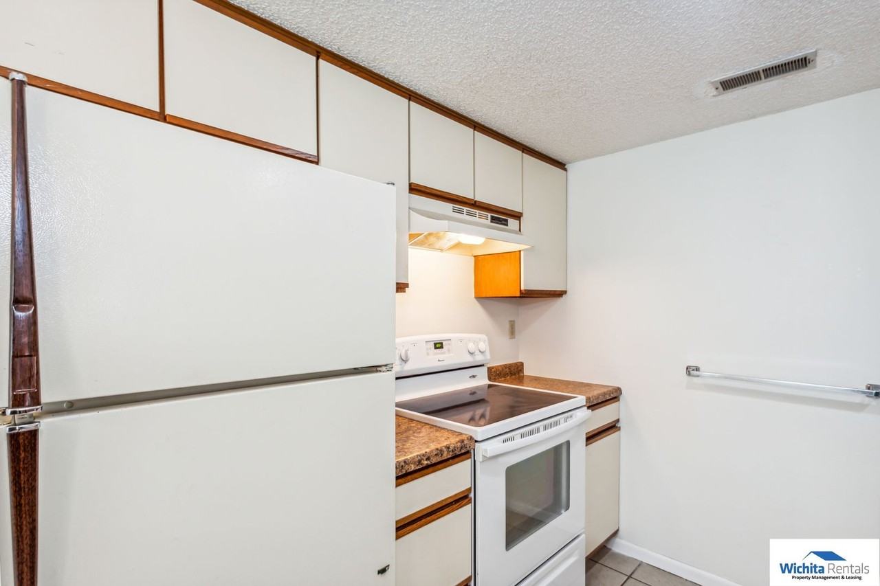 1450 S Webb Rd #320 - Photo 4 of 16