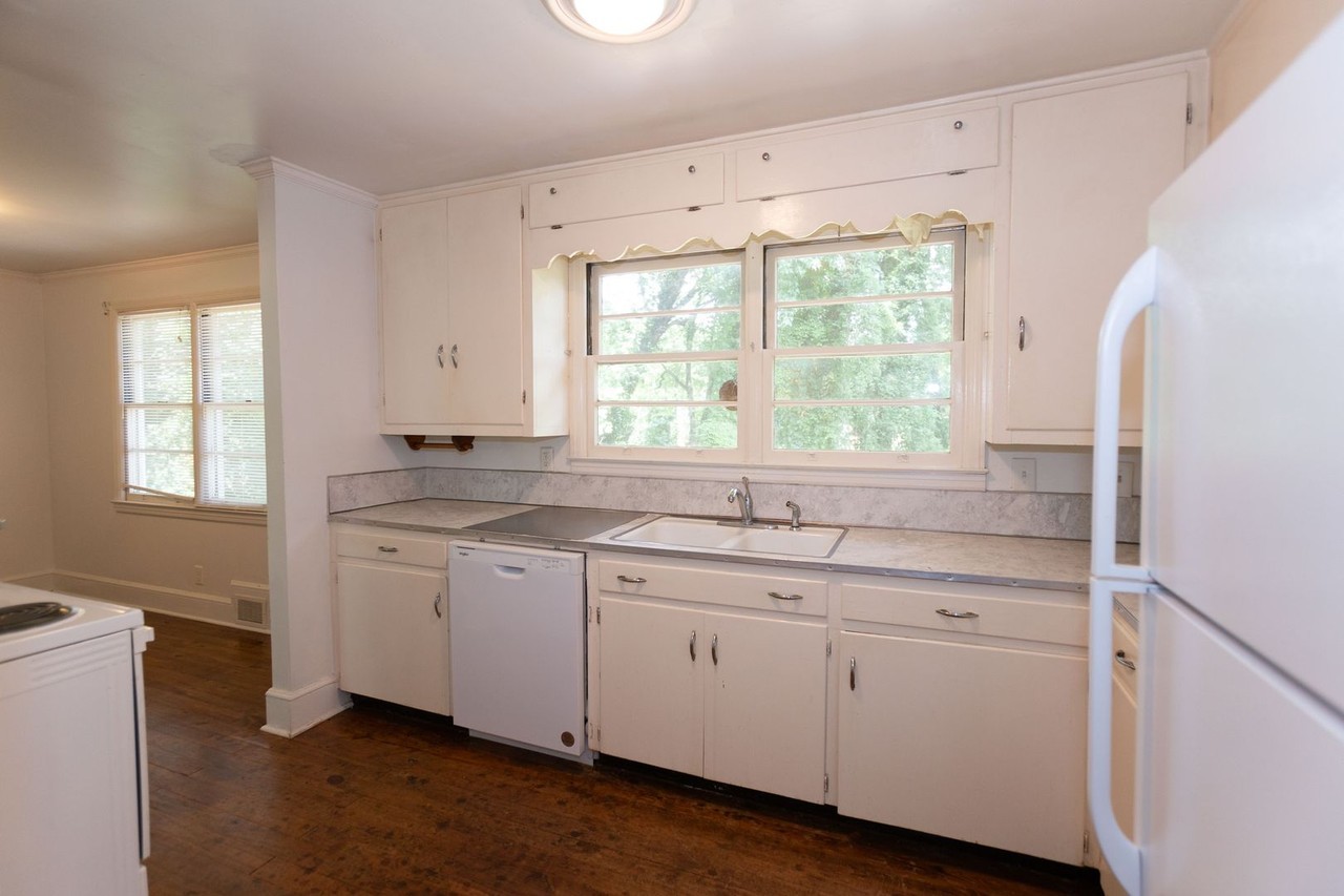 120 Park Ave - Photo 5 of 11