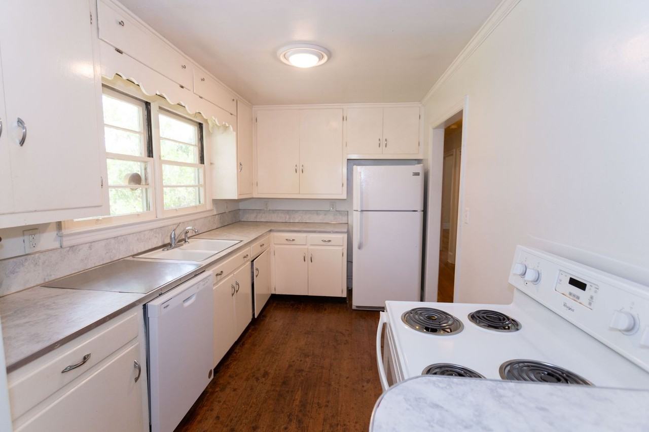 120 Park Ave - Photo 6 of 11