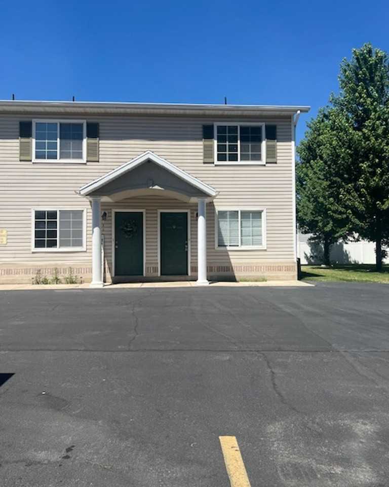 North Ogden Town Home, carport, washer and dryer hookups. - Photo 3 of 4