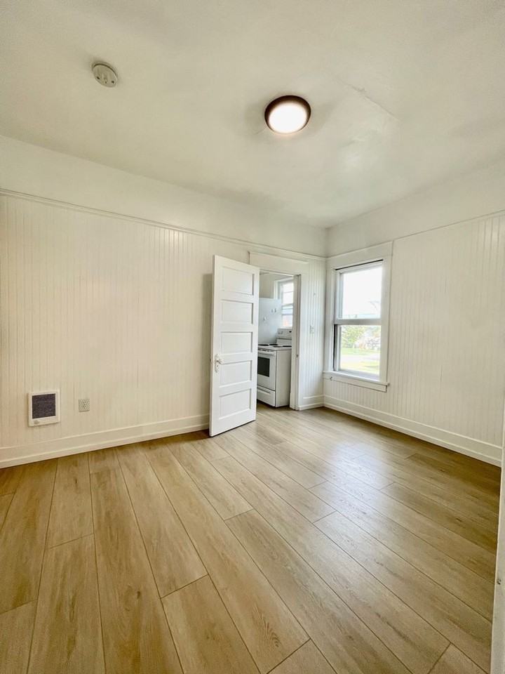 518 G Street Apartments! - Photo 5 of 19