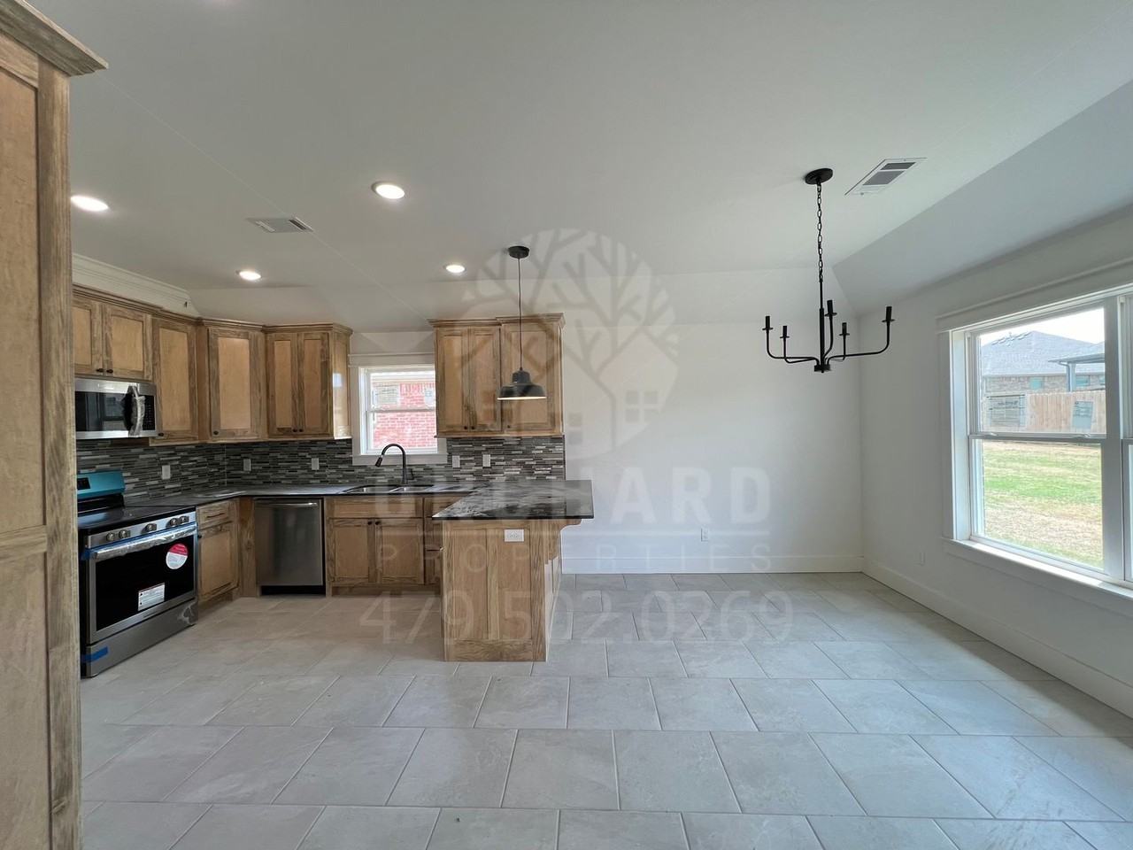 1021 Silver Birch St - Photo 4 of 18