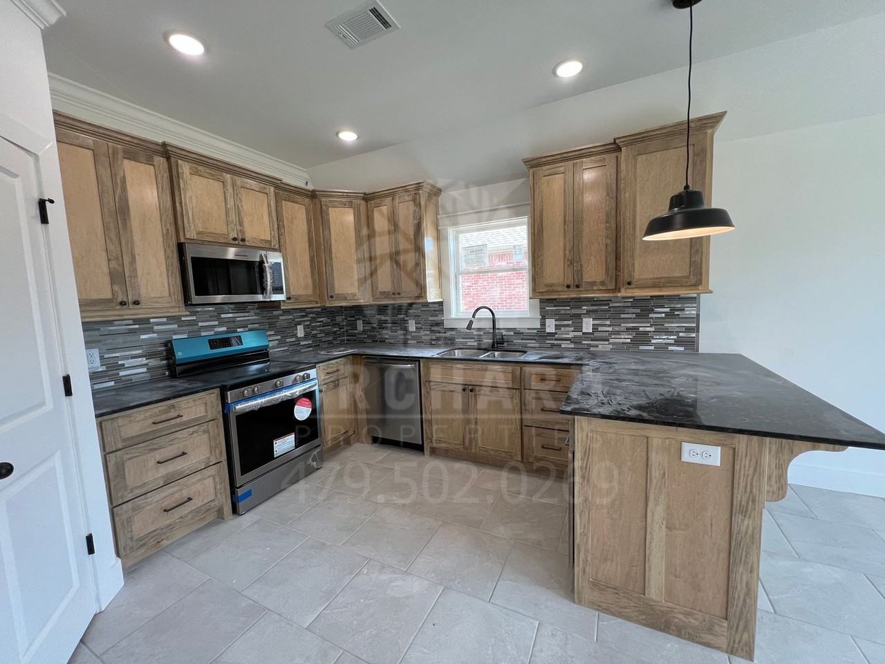 1021 Silver Birch St - Photo 5 of 18