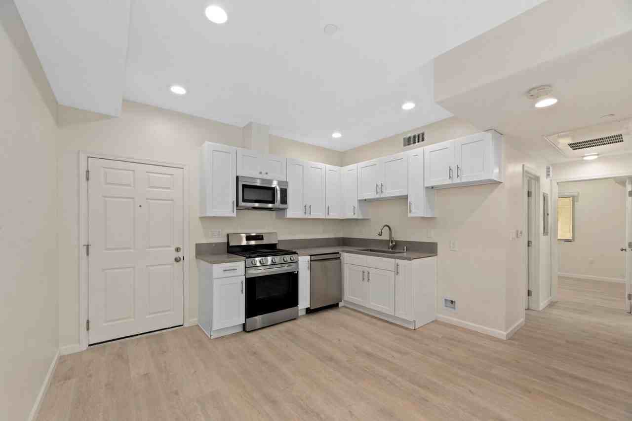 HOBART - Photo 2 of 25