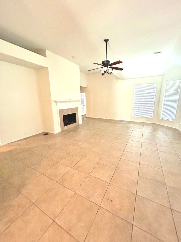 2526 Sunrise Harbor Ln - Photo 4 of 27