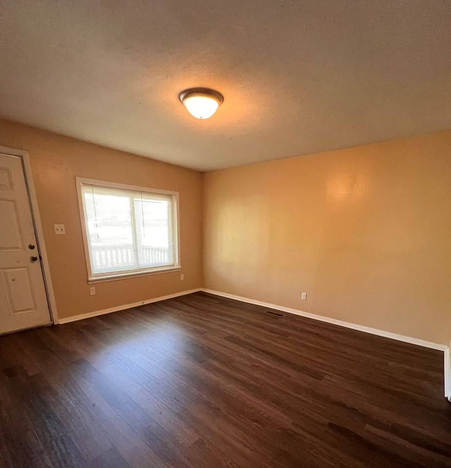 415 Lee St Se - Photo 3 of 13