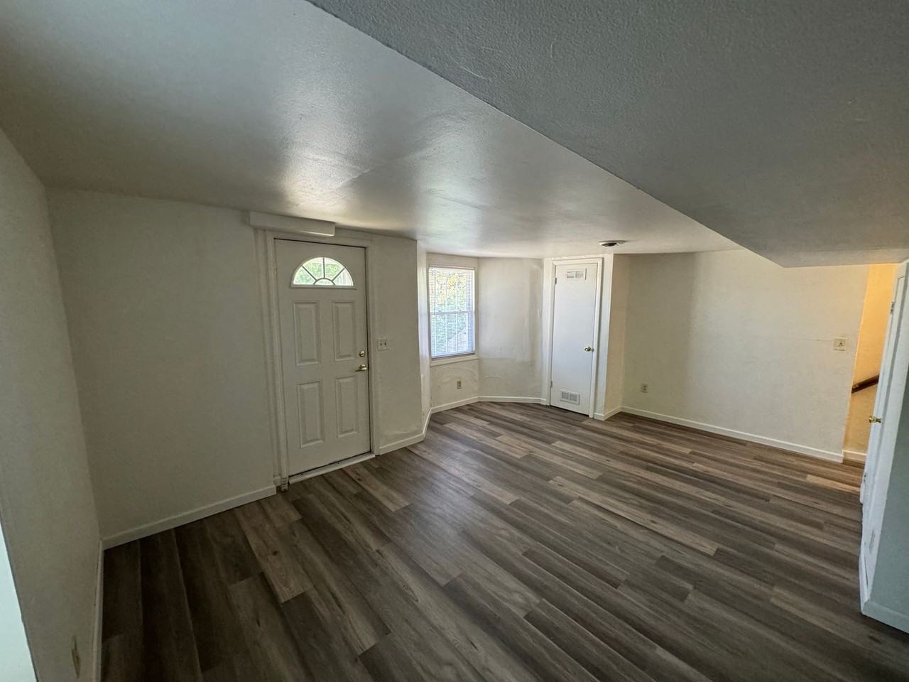 2818 W Saint Paul Ave - Photo 2 of 10