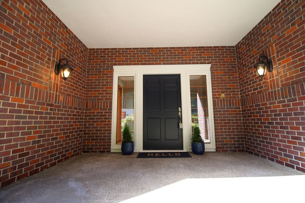 18440 Delenka Ln - Photo 3 of 37