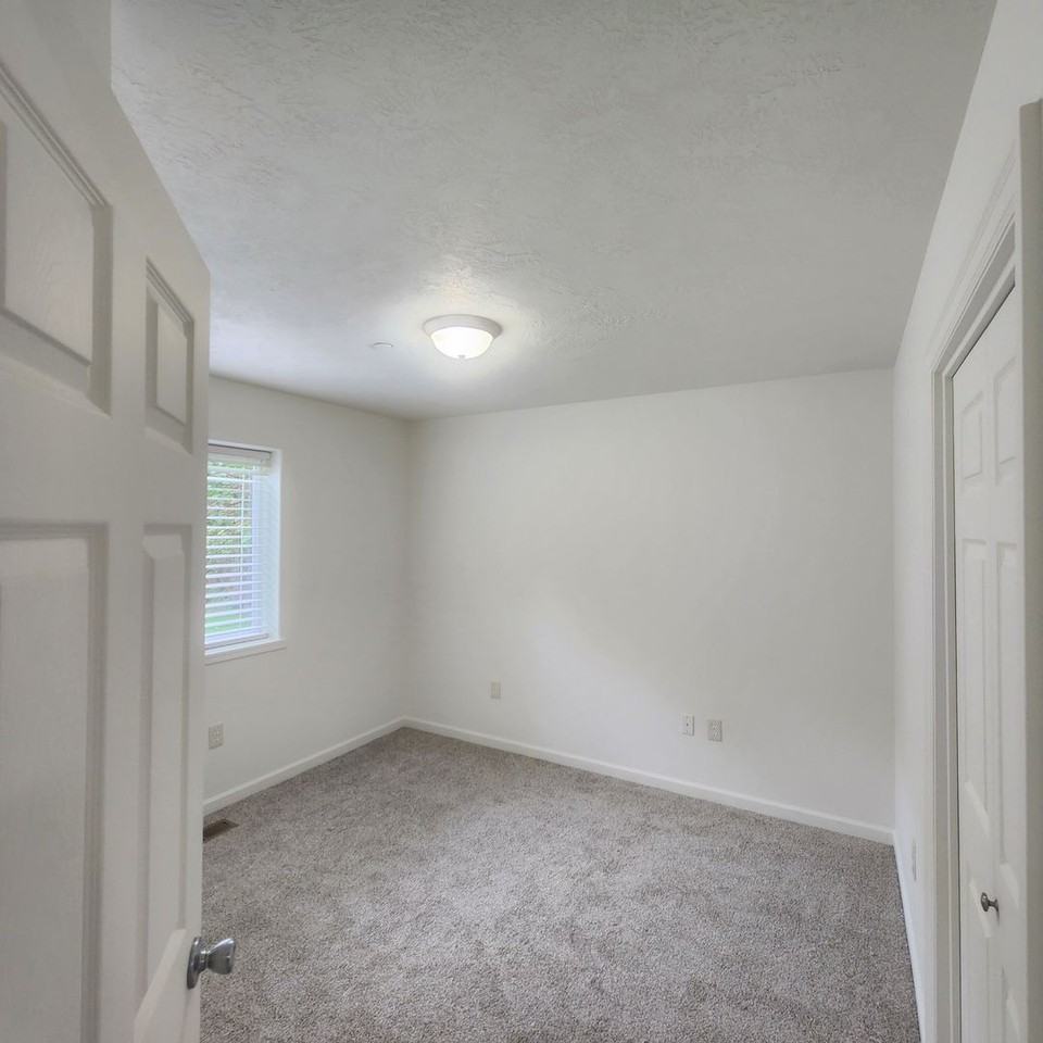 1723 Se 3rd St - Photo 5 of 12