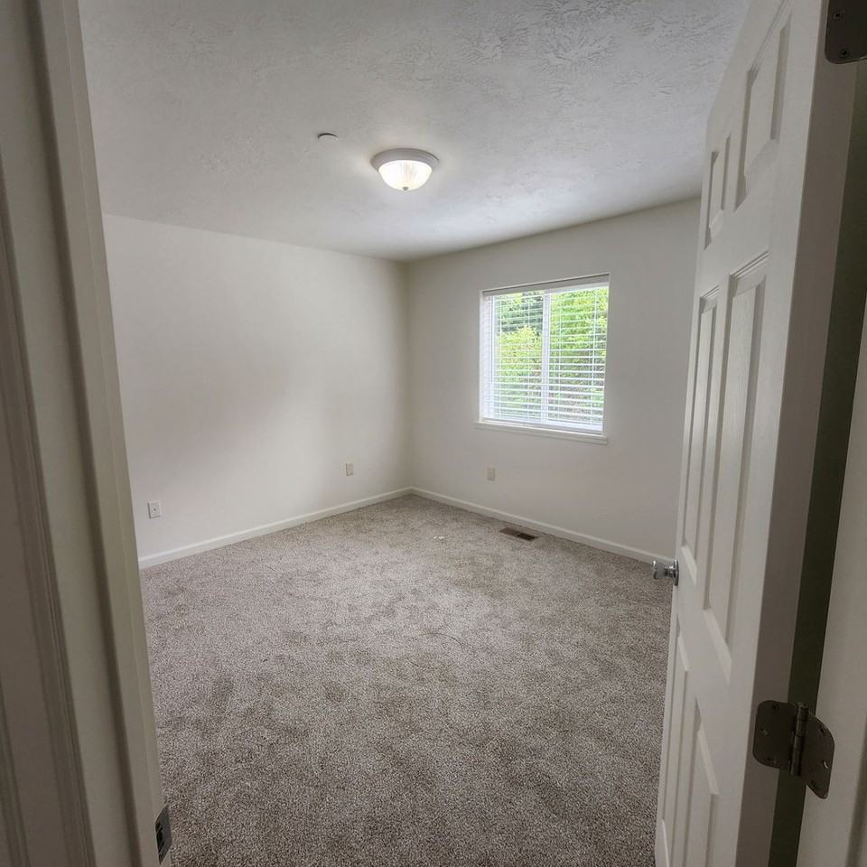 1723 Se 3rd St - Photo 7 of 12