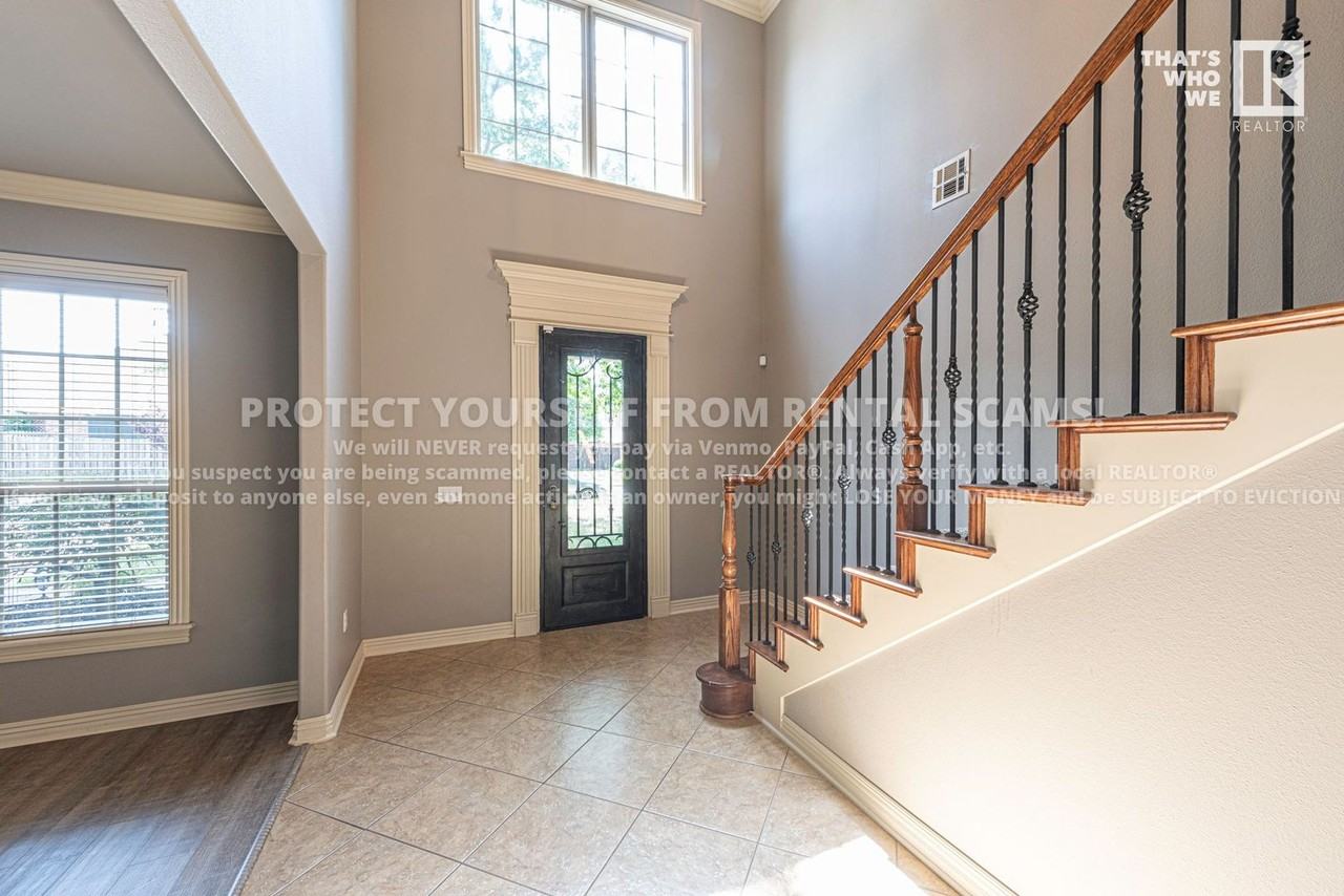 647 N Tournament Dr - Photo 3 of 26