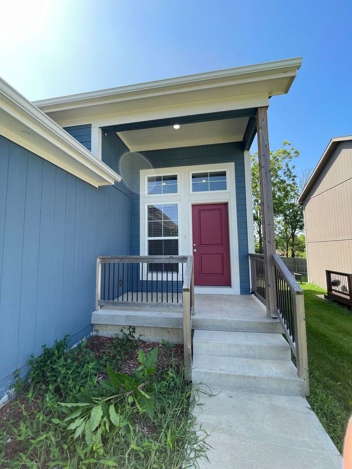 1008 Willow Ln - Photo 2 of 21