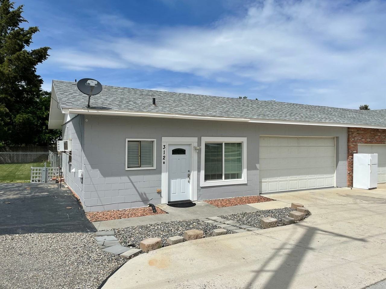 312 S Kellogg St #B - Photo 2 of 10