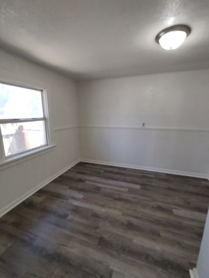 356 Division St - Photo 5 of 8