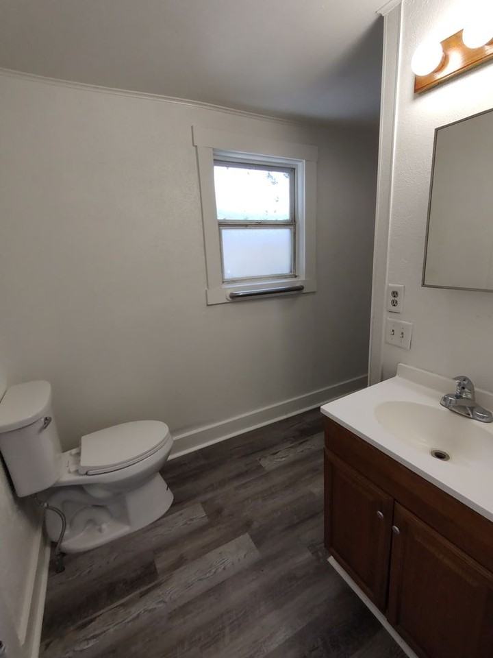 356 Division St - Photo 6 of 8