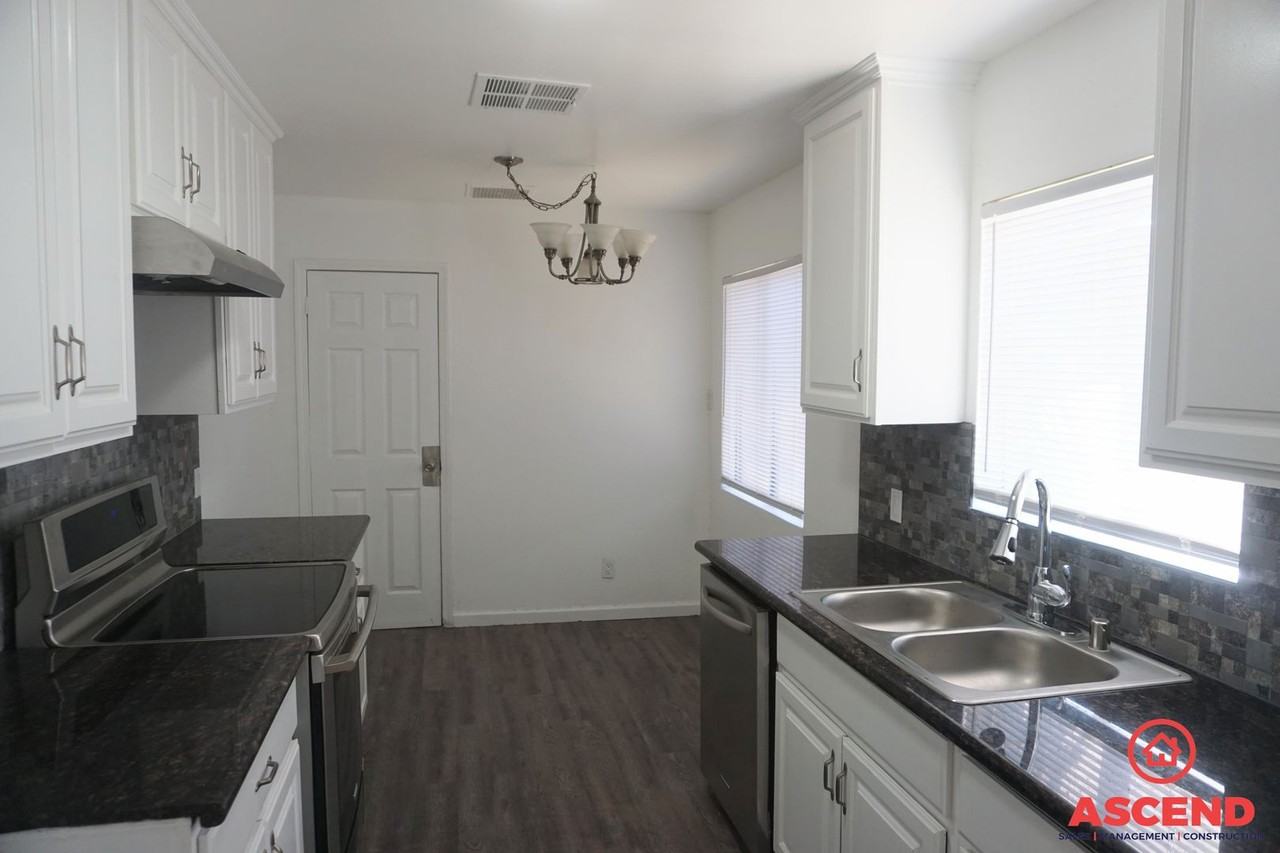 648 Delfino Ln - Photo 3 of 8