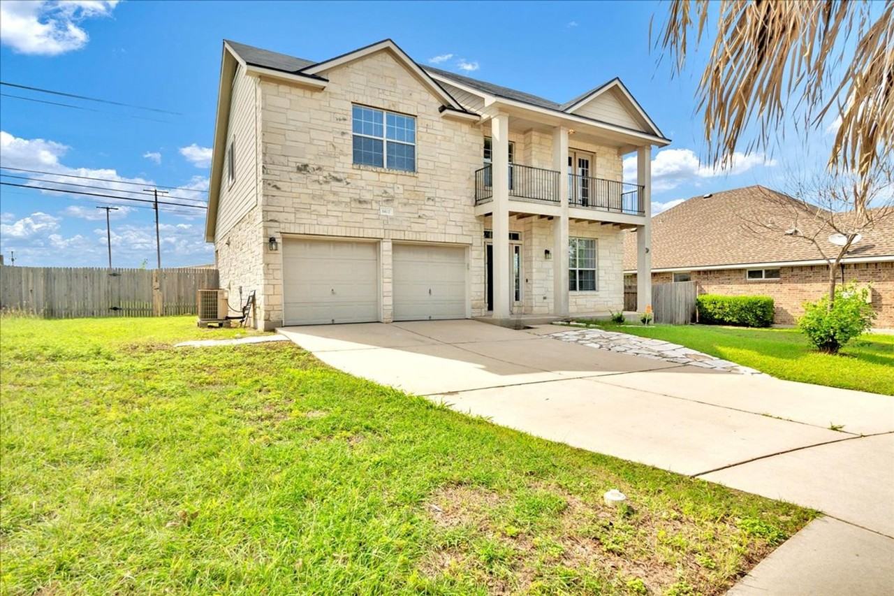 1402 Grafton Ln - Photo 2 of 21