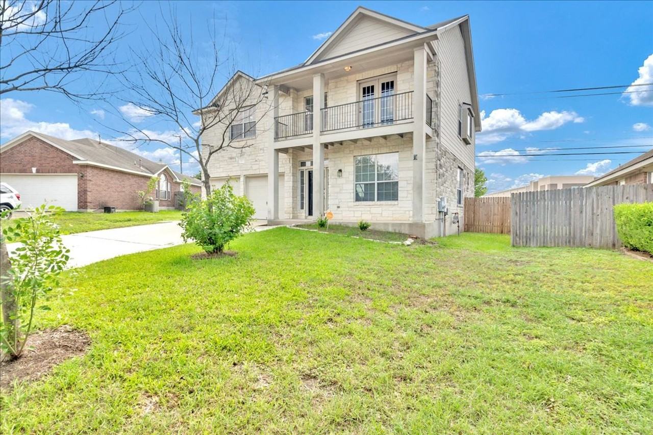 1402 Grafton Ln - Photo 3 of 21