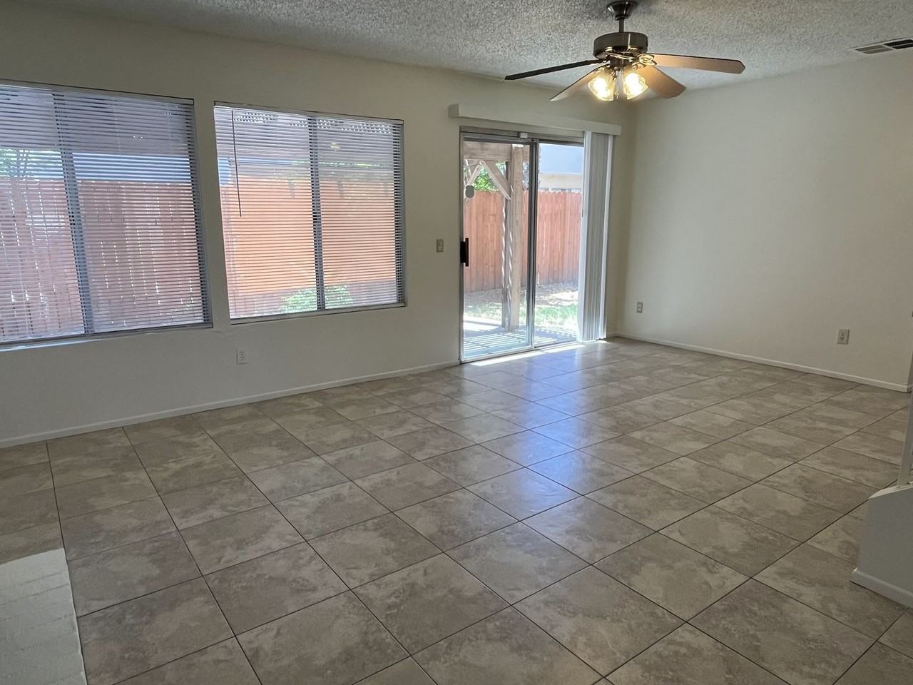 2038 Medical Center Dr - Photo 3 of 20