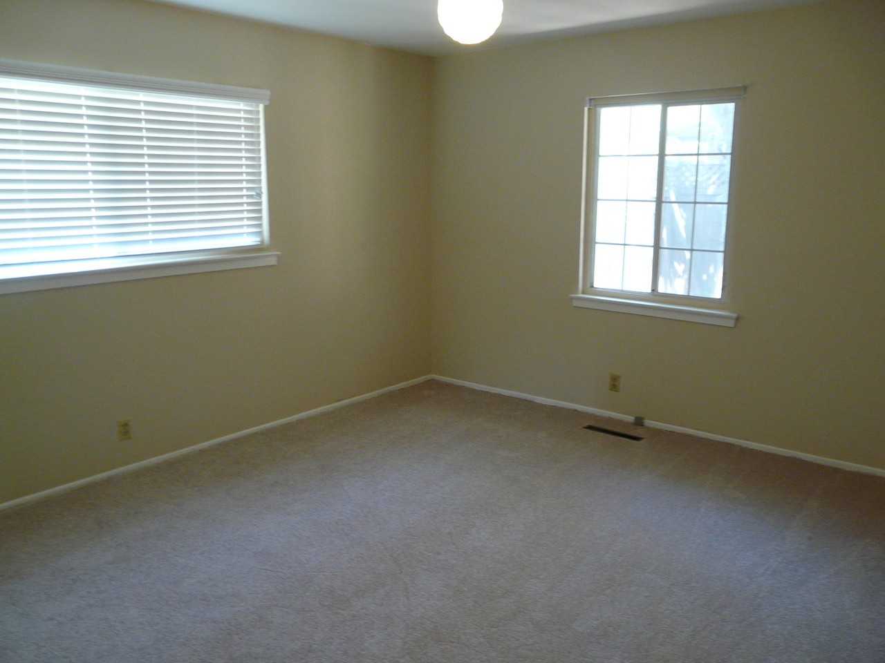 2744 Westgate Ave - Photo 3 of 12