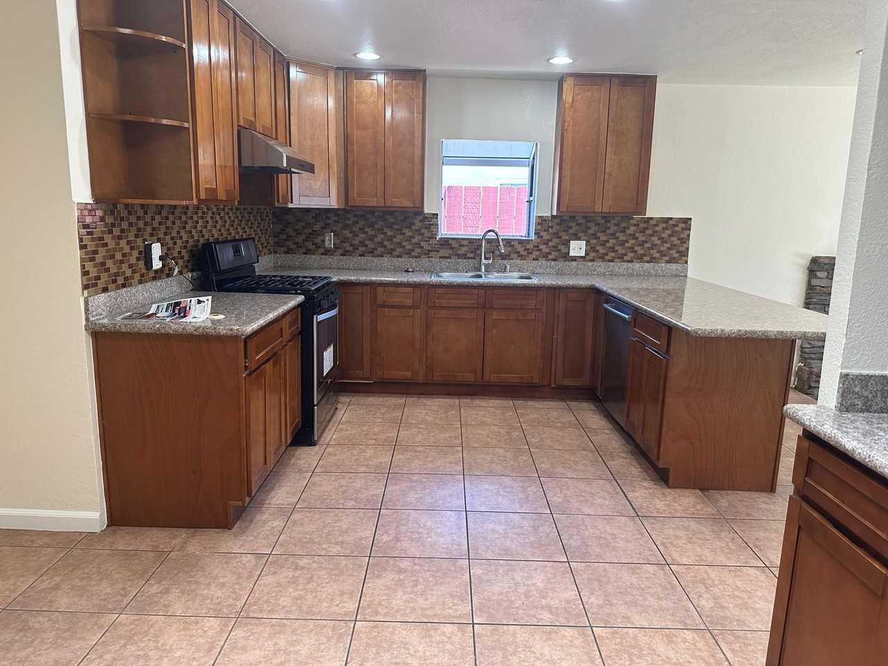 35067 Cabrillo Ct - Photo 2 of 15