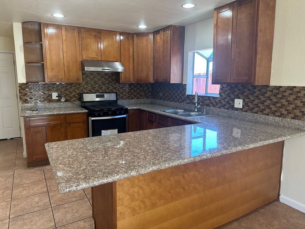 35067 Cabrillo Ct - Photo 3 of 15