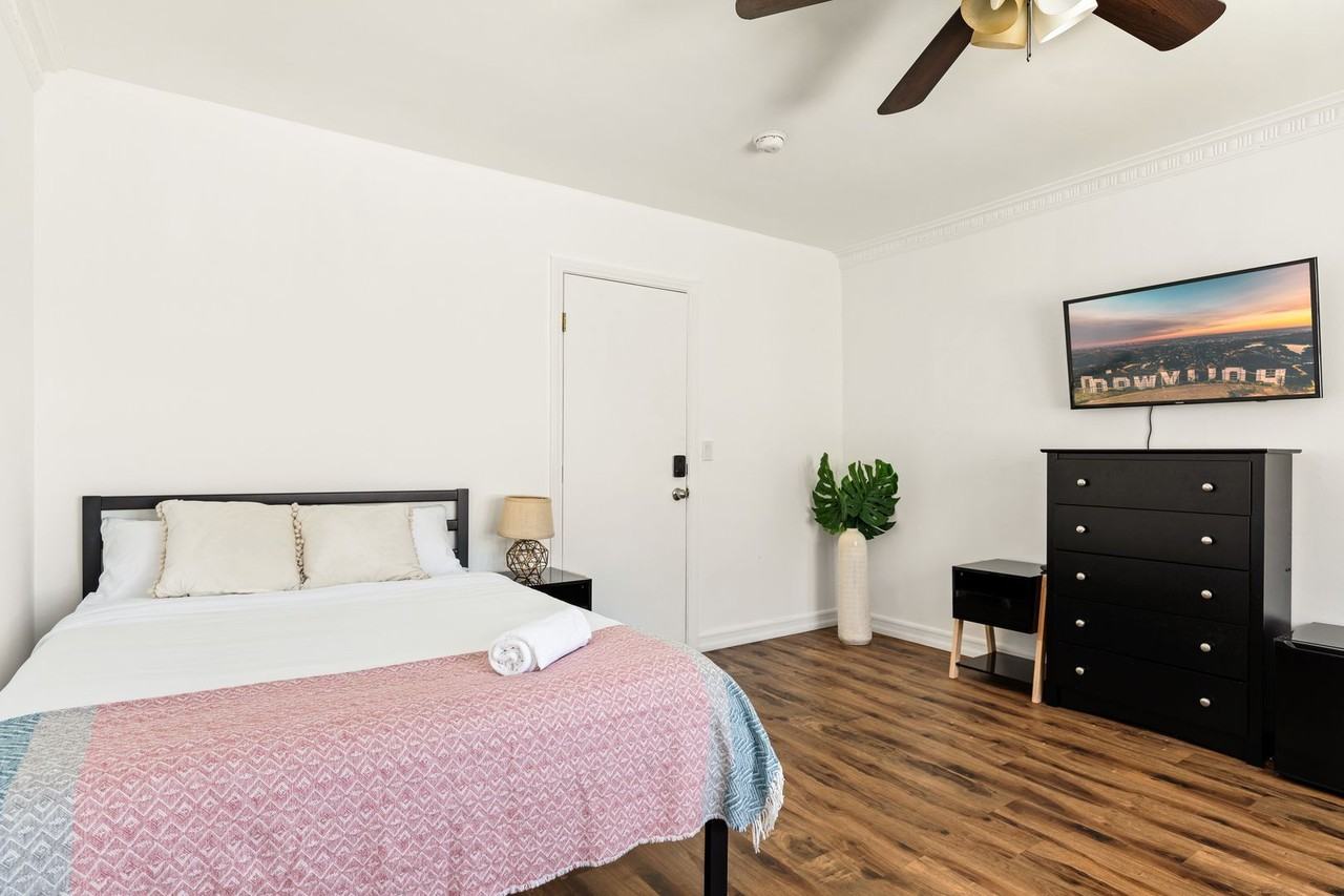 515 Landfair Avenue - Photo 4 of 6