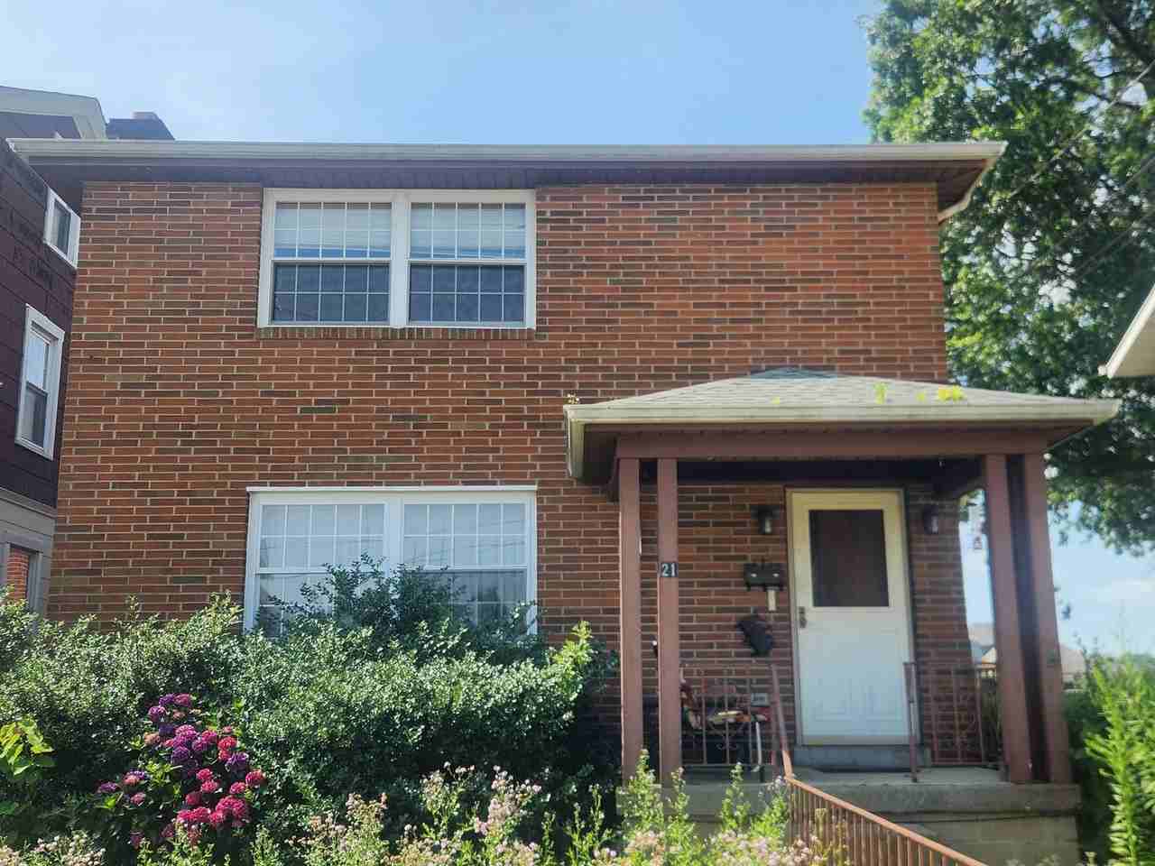 21 21 Chalftone Avenue - Photo 2 of 17