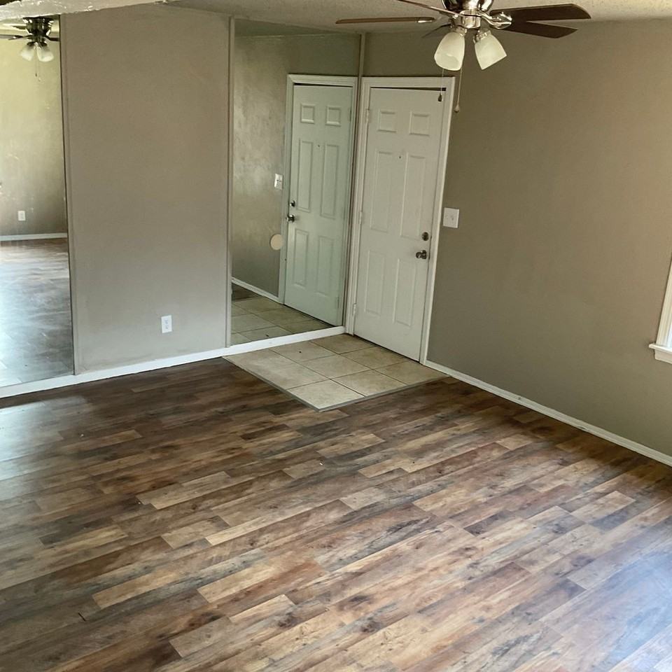 505 E Boeing Dr - Photo 2 of 7