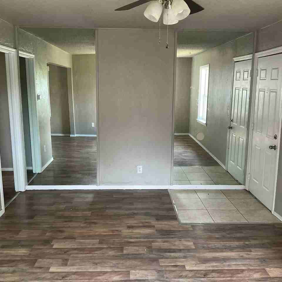 505 E Boeing Dr - Photo 3 of 7