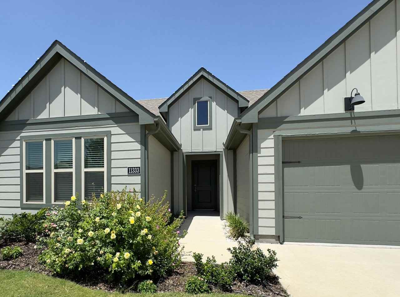 11333 Pecan Creek Dr - Photo 3 of 43